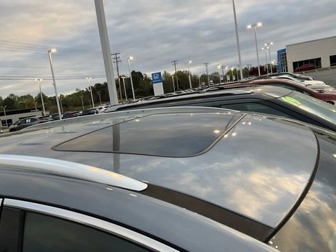 Used 2021 Buick Enclave Avenir w/ Avenir Technology Package image 4