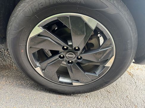 Used 2025 Nissan Rogue SV AWD/4WD image 32