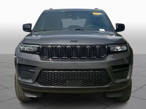 Used 2025 Jeep Grand Cherokee Altitude AWD/4WD image 3