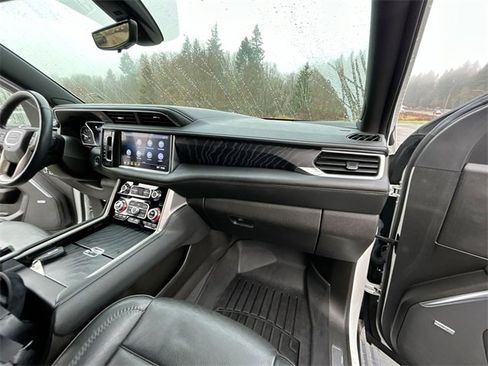 Used 2021 GMC Yukon XL Denali w/ Denali Premium Package image 29