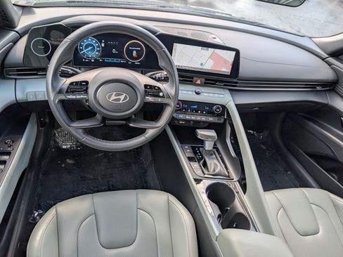 Used 2025 Hyundai Elantra Limited FWD image 30
