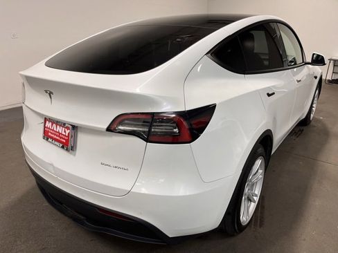 Used 2021 Tesla Model Y Long Range image 3