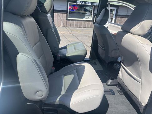 Used 2019 Toyota Sienna Limited Premium w/ Carpet Mat Package AWD/4WD image 10