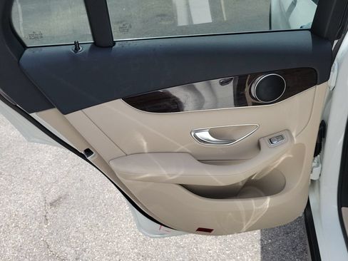 Used 2021 Mercedes-Benz GLC 300 image 9