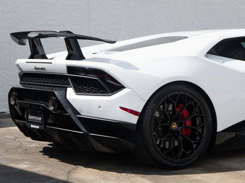 Used 2018 Lamborghini Huracan Performante image 24
