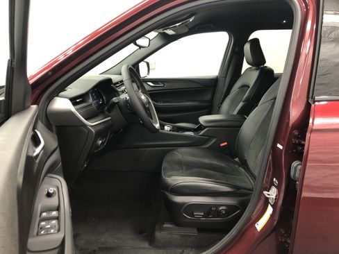 Certified 2023 Jeep Grand Cherokee Altitude image 14