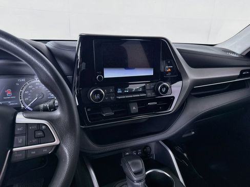 Used 2023 Toyota Highlander L FWD image 15
