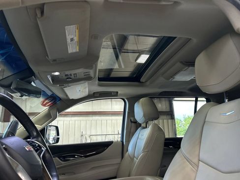 Used 2019 Cadillac Escalade ESV Premium Luxury AWD/4WD image 13