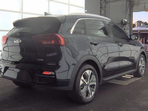 Used 2022 Kia Niro EX Premium w/ Cold Weather Package image 3