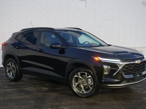 Certified 2025 Chevrolet Trax LT image 3