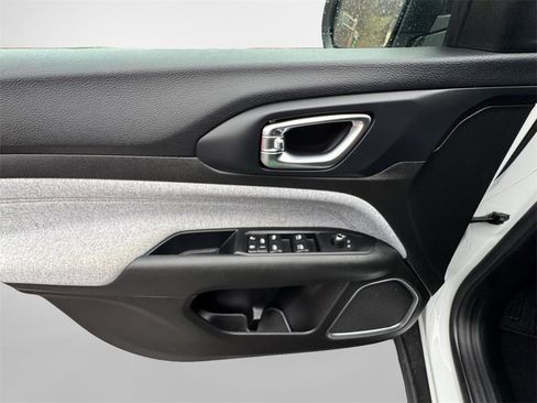 Certified 2022 Jeep Compass Latitude image 26