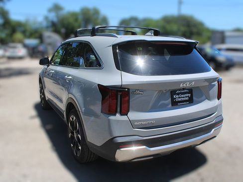 Certified 2024 Kia Sorento EX w/ Panoramic Sunroof Package FWD image 13