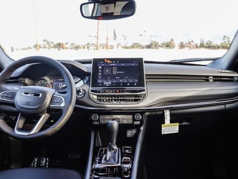 New 2026 Jeep Compass Latitude image 13