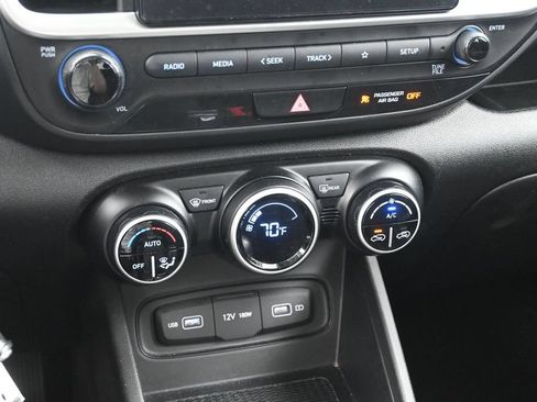 Used 2022 Hyundai Venue SEL FWD image 17