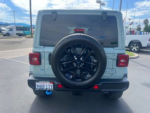 Used 2024 Jeep Wrangler Unlimited Sahara w/ Technology Group AWD/4WD image 18