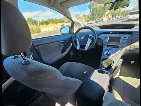 Used 2015 Toyota Prius Two image 30