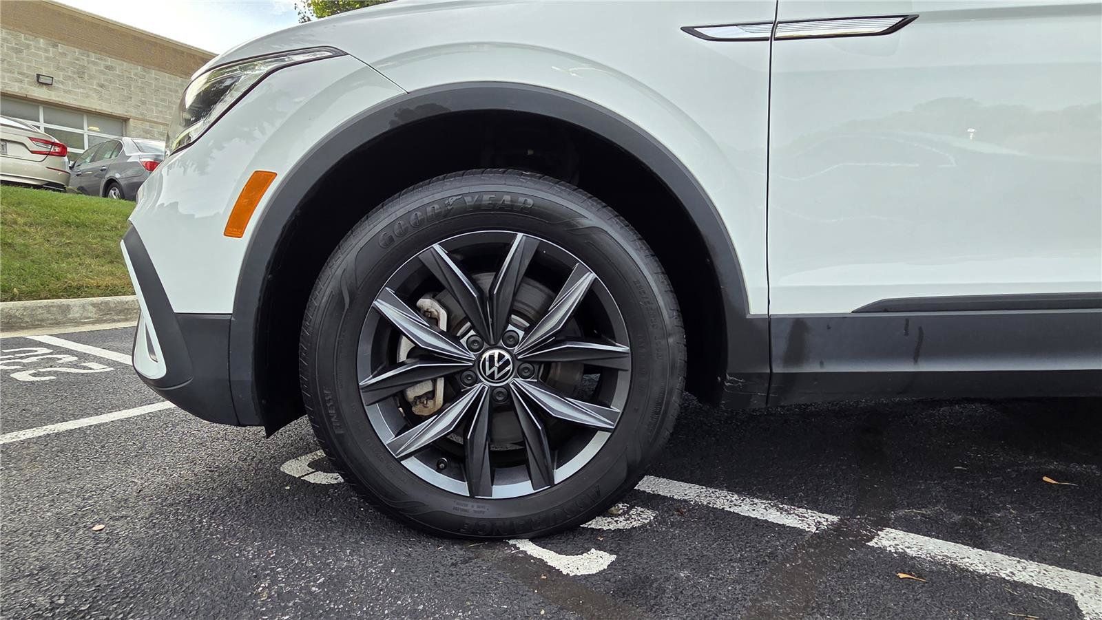 Certified 2022 Volkswagen Tiguan SE AWD/4WD image 11