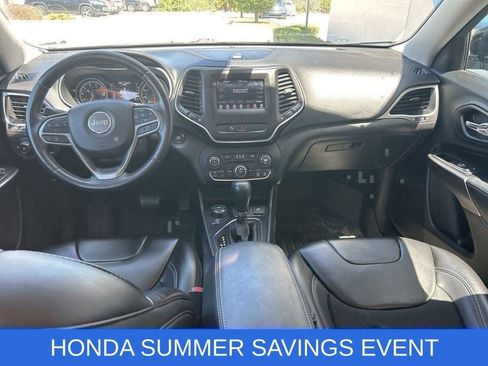Used 2019 Jeep Cherokee Latitude Plus AWD/4WD image 9