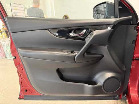 Used 2022 Nissan Rogue Sport SL image 24