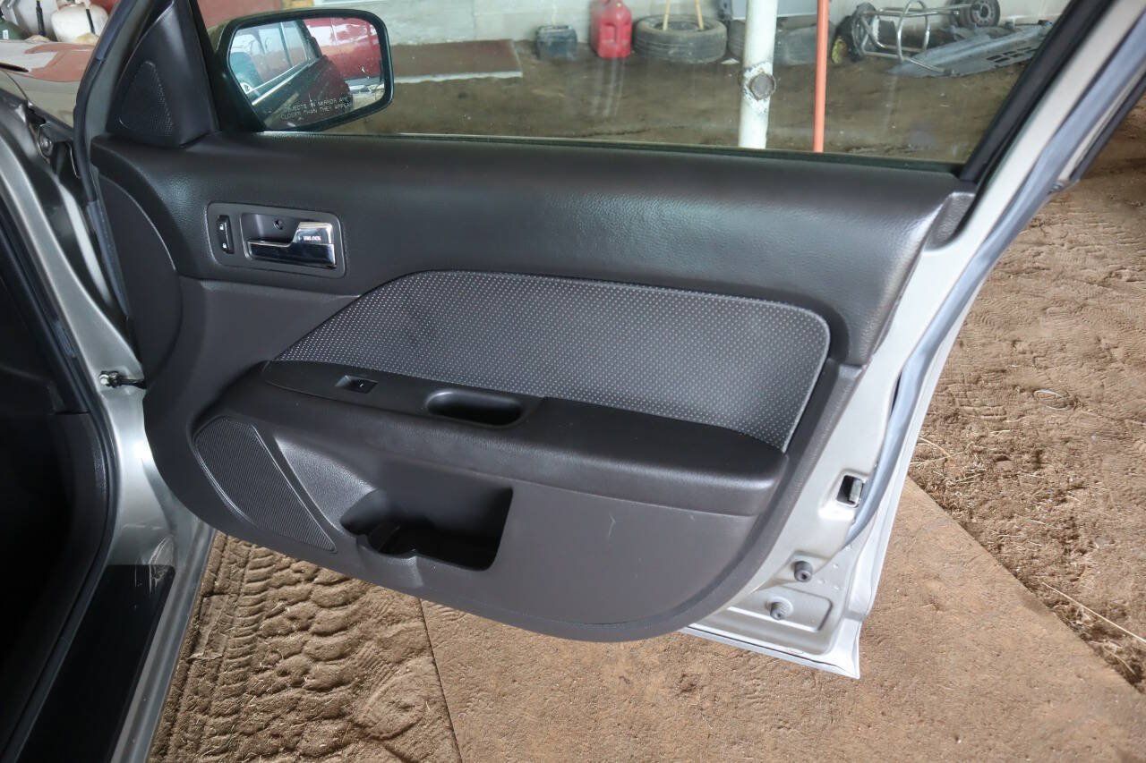 Used 2008 Ford Fusion SE FWD image 26