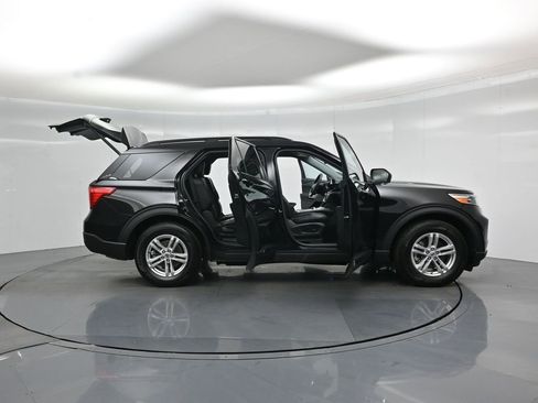 Certified 2023 Ford Explorer XLT w/ Equipment Group 202A RWD image 4