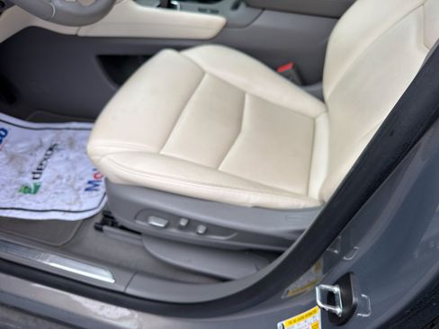 Used 2018 Cadillac XT5 Luxury w/ Driver Awareness Package image 19