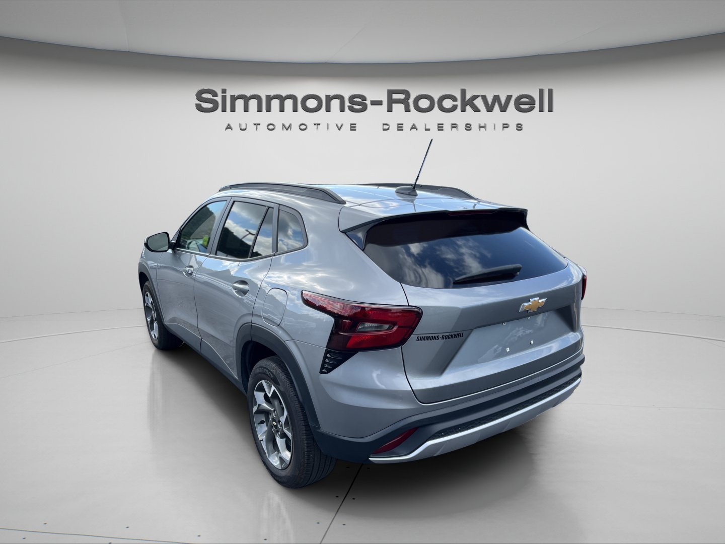 Used 2025 Chevrolet Trax LT FWD image 3