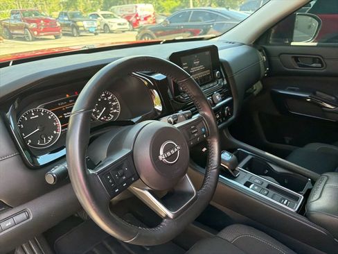 Used 2024 Nissan Pathfinder SV w/ SV Premium Package FWD image 8
