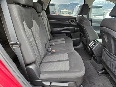 Used 2022 Kia Sorento LX AWD/4WD image 29
