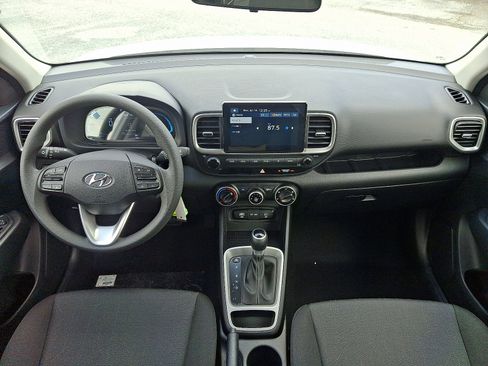New 2025 Hyundai Venue SE image 10