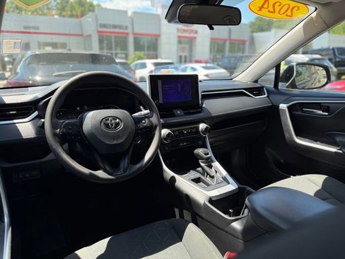 Used 2024 Toyota RAV4 XLE FWD image 15