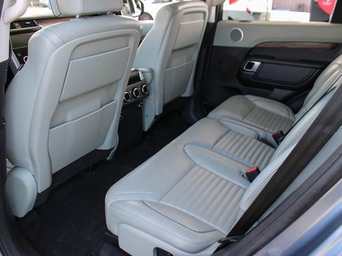 Used 2019 Land Rover Discovery HSE Luxury AWD/4WD image 16