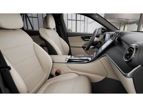 Used 2026 Mercedes-Benz GLC 300 4MATIC image 4