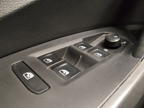 Used 2019 Volkswagen Jetta SE w/ Cold Weather Package FWD image 27