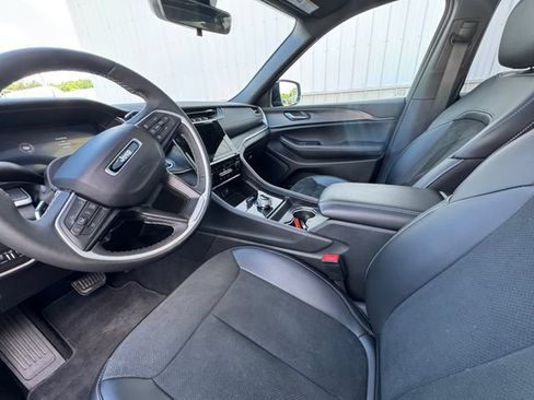 Used 2025 Jeep Grand Cherokee Altitude AWD/4WD image 41