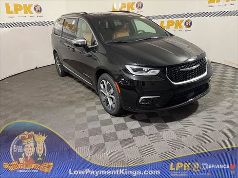New 2026 Chrysler Pacifica Pinnacle AWD/4WD image 1