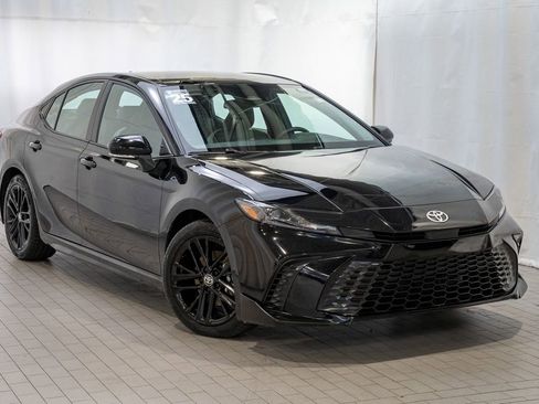 Certified 2025 Toyota Camry SE image 1