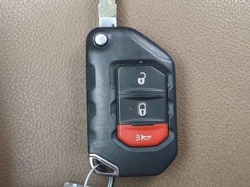 Used 2021 Jeep Gladiator Overland w/ Popular Equipment Package AWD/4WD image 35