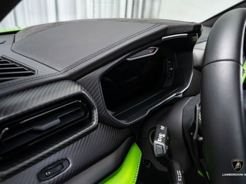 Used 2025 Lamborghini Urus SE image 31