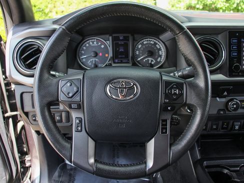 Used 2019 Toyota Tacoma TRD Sport image 18