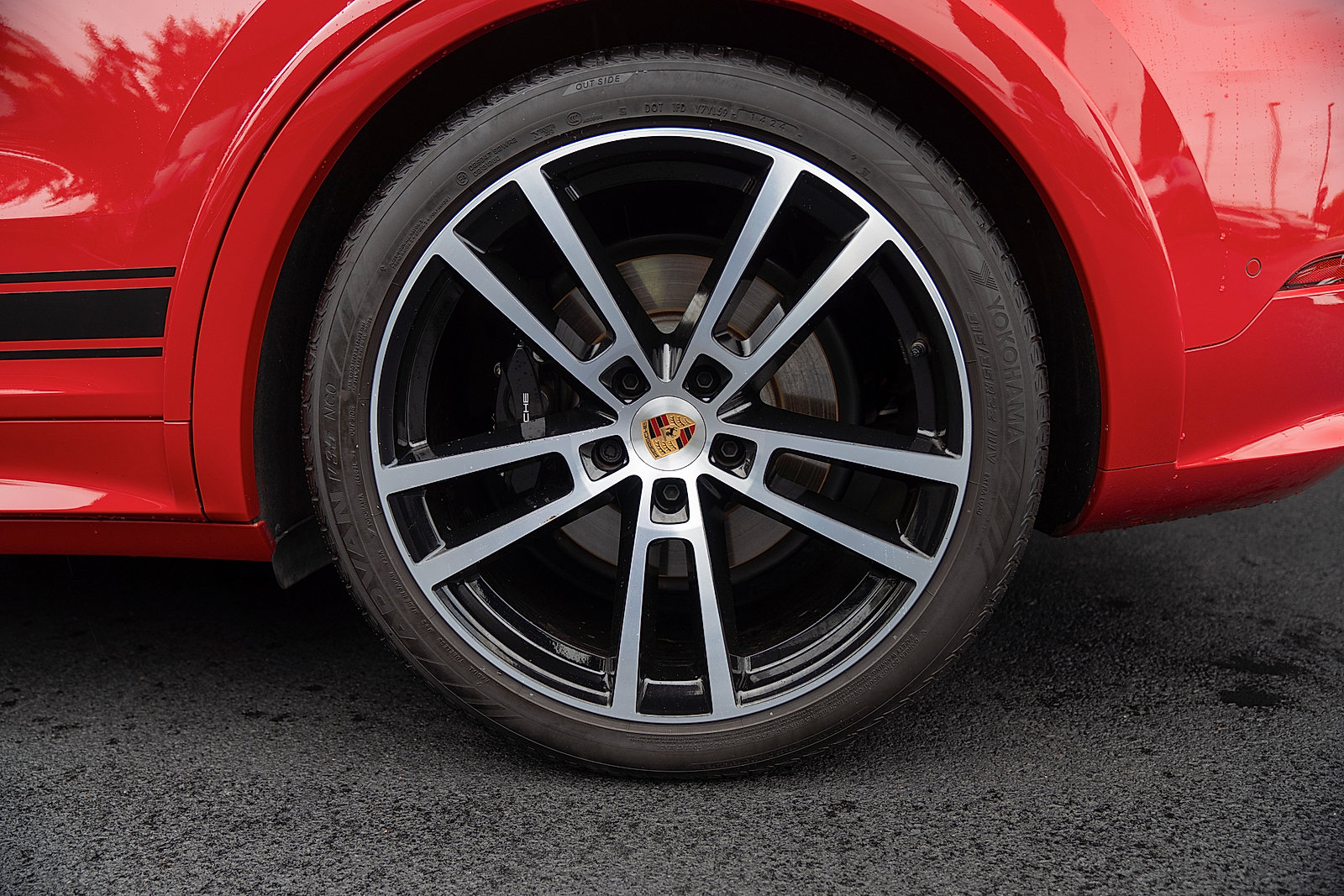 Certified 2025 Porsche Cayenne GTS AWD/4WD image 28