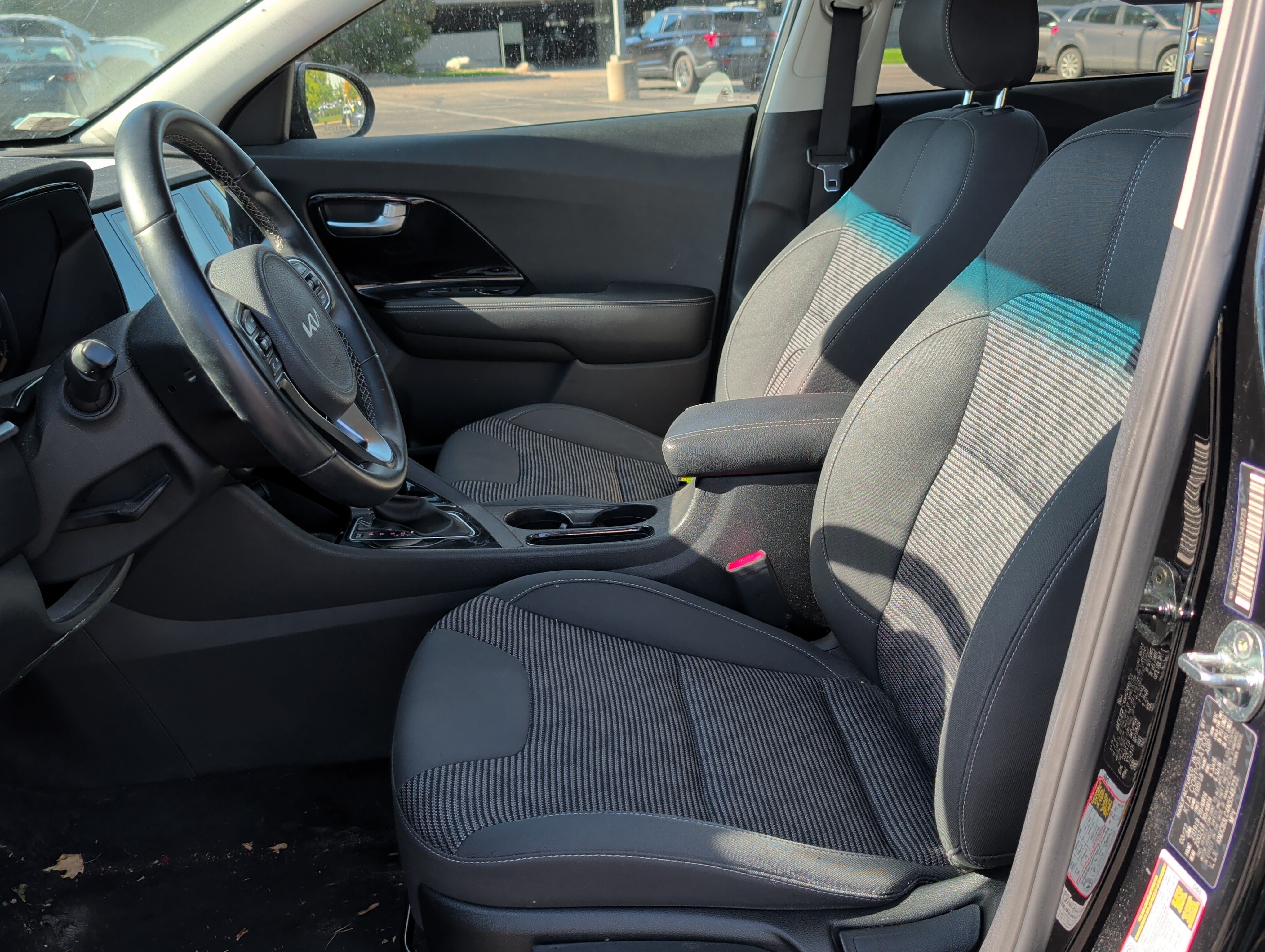 Used 2022 Kia Niro LXS w/ Digital Cluster Package FWD image 5