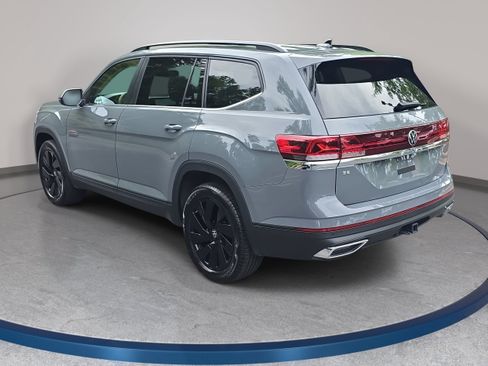 Used 2026 Volkswagen Atlas SE w/ Panoramic Sunroof Package FWD image 7