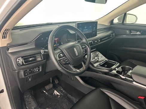 Used 2023 Lincoln Nautilus FWD w/ Premium Package image 8