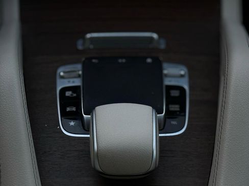 Used 2020 Mercedes-Benz GLE 350 w/ 3rd Row Seat Package image 19