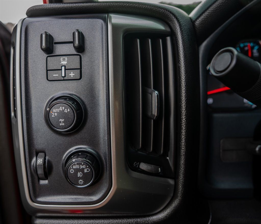 Used 2018 Chevrolet Silverado 1500 LT w/ All Star Edition AWD/4WD image 18