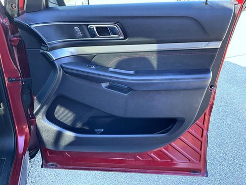 Used 2018 Ford Explorer XLT w/ Equipment Group 202A image 17