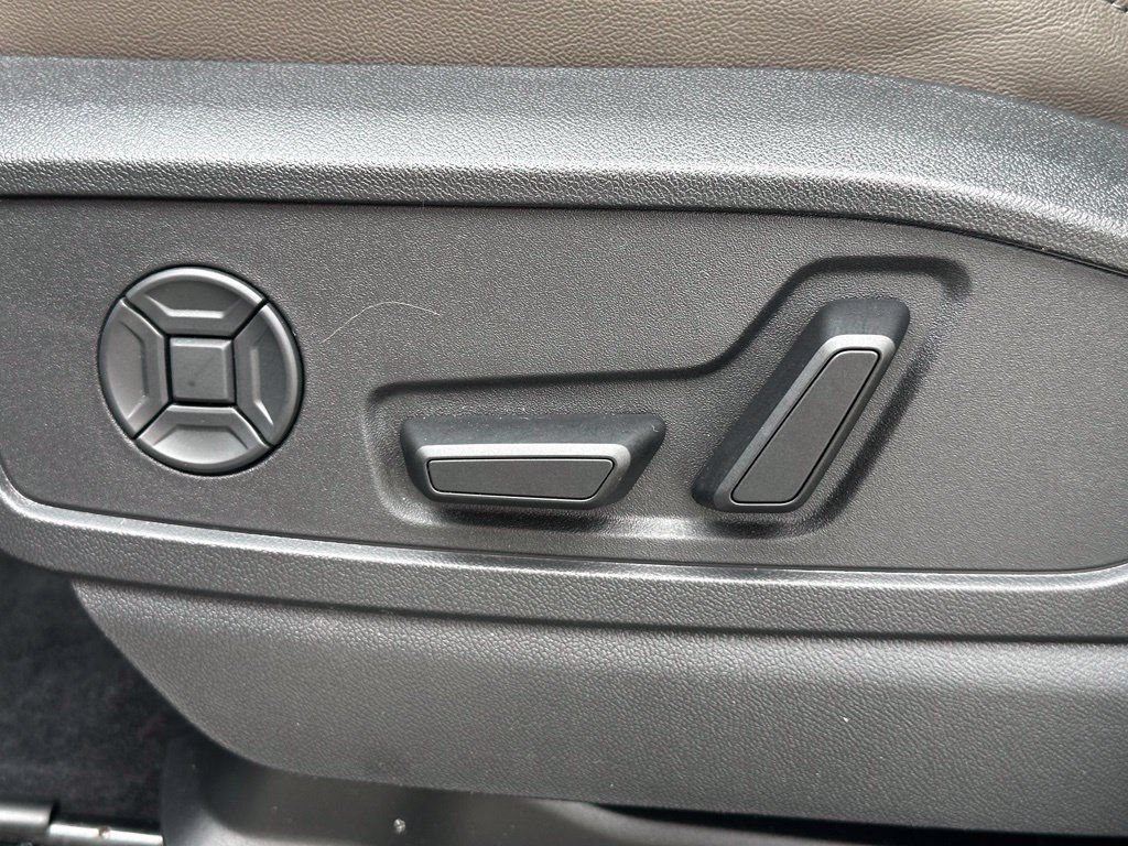 Used 2025 Audi Q5 Premium w/ Convenience Package AWD/4WD image 17