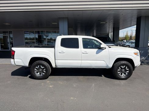 Used 2021 Toyota Tacoma SR AWD/4WD image 7