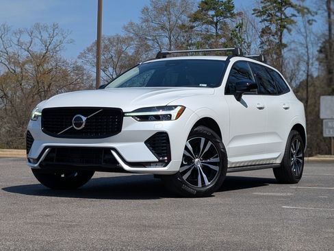 Used 2024 Volvo XC60 B5 Core image 4